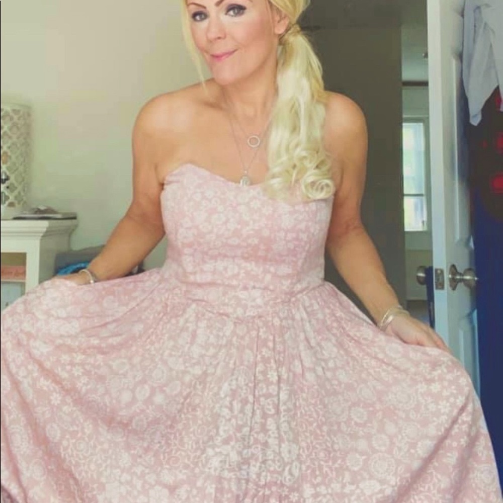 Adorable Pink& White floral strapless dress , Size Small , has lining underneath